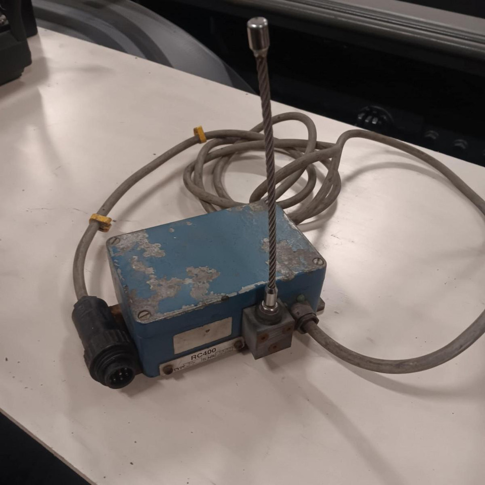 SCANRECO SCANRECO RC400 remote + receiver RC400 - חלקי הידרוליקה עבור משאית: תמונה 2 SCANRECO SCANRECO RC400 remote + receiver RC400 - חלקי הידרוליקה עבור משאית: תמונה 2