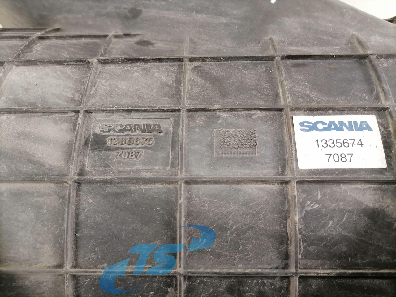 Scania Air filter housing 1335675 - מערכת כניסת אוויר עבור משאית: תמונה 3 Scania Air filter housing 1335675 - מערכת כניסת אוויר עבור משאית: תמונה 3