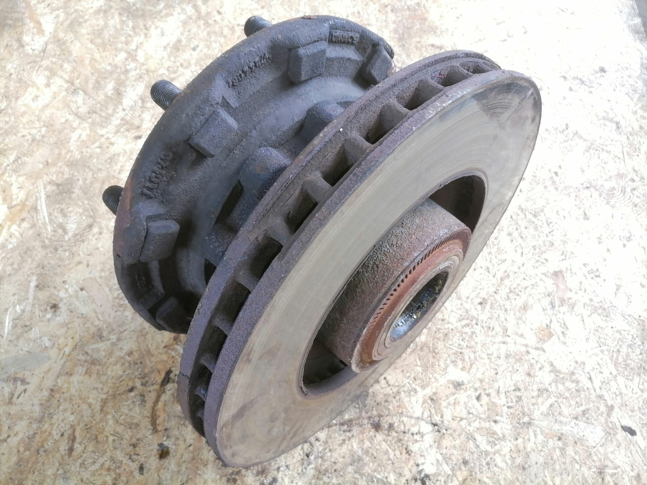 Scania Front hub 1724406 - רכזת גלגלים עבור משאית: תמונה 2 Scania Front hub 1724406 - רכזת גלגלים עבור משאית: תמונה 2