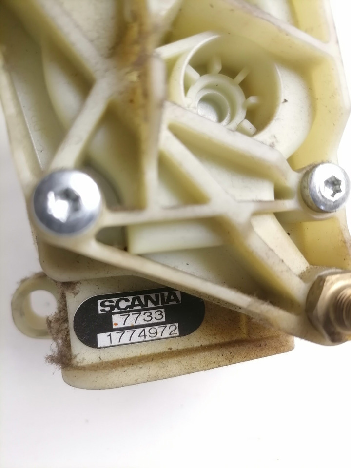 Scania Handbrake control lever 1774972 - חלק אוניברסלי עבור משאית: תמונה 3 Scania Handbrake control lever 1774972 - חלק אוניברסלי עבור משאית: תמונה 3