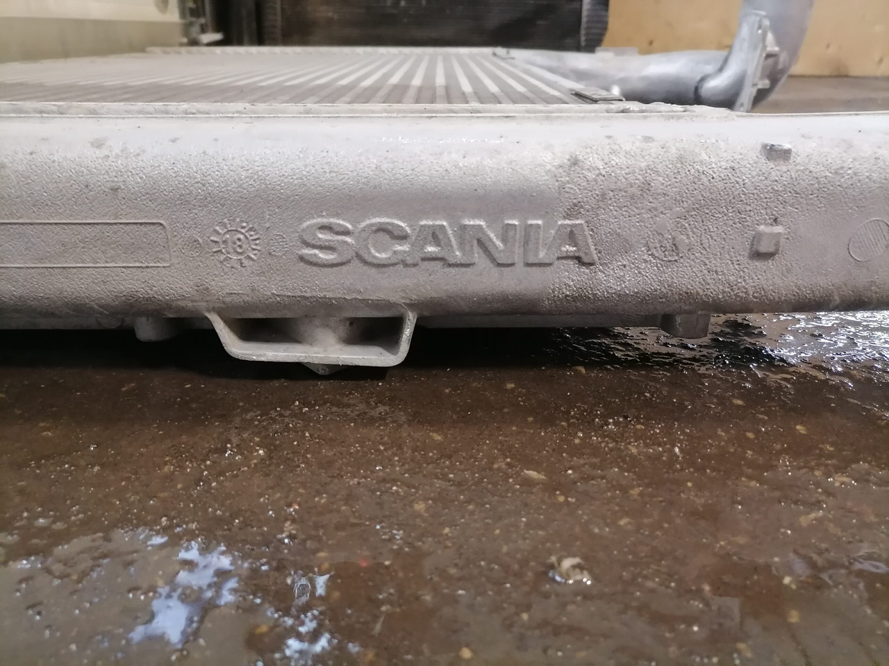 Scania Intercooler radiator 1798808 - מקרר פנימי עבור משאית: תמונה 3 Scania Intercooler radiator 1798808 - מקרר פנימי עבור משאית: תמונה 3