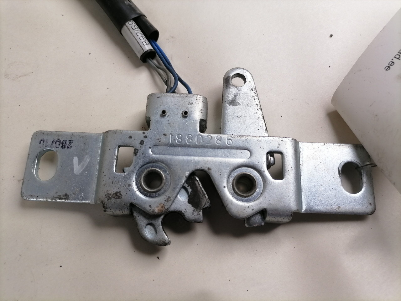 Scania Kabiini küljeluugi lukusti 1880286 - חלק אוניברסלי עבור משאית: תמונה 3 Scania Kabiini küljeluugi lukusti 1880286 - חלק אוניברסלי עבור משאית: תמונה 3