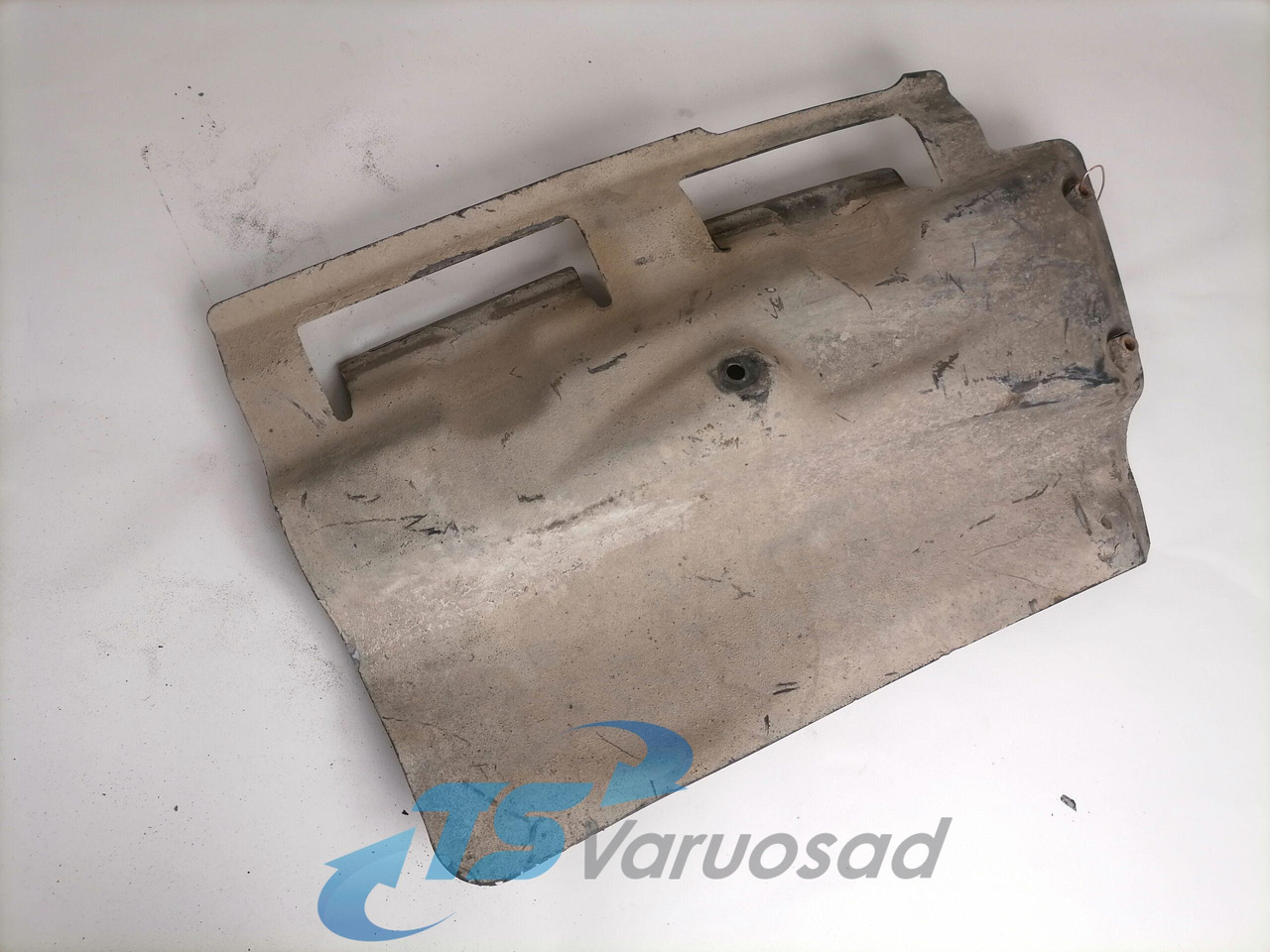 Scania Mudguard 1482415 - חלק אוניברסלי עבור משאית: תמונה 3 Scania Mudguard 1482415 - חלק אוניברסלי עבור משאית: תמונה 3