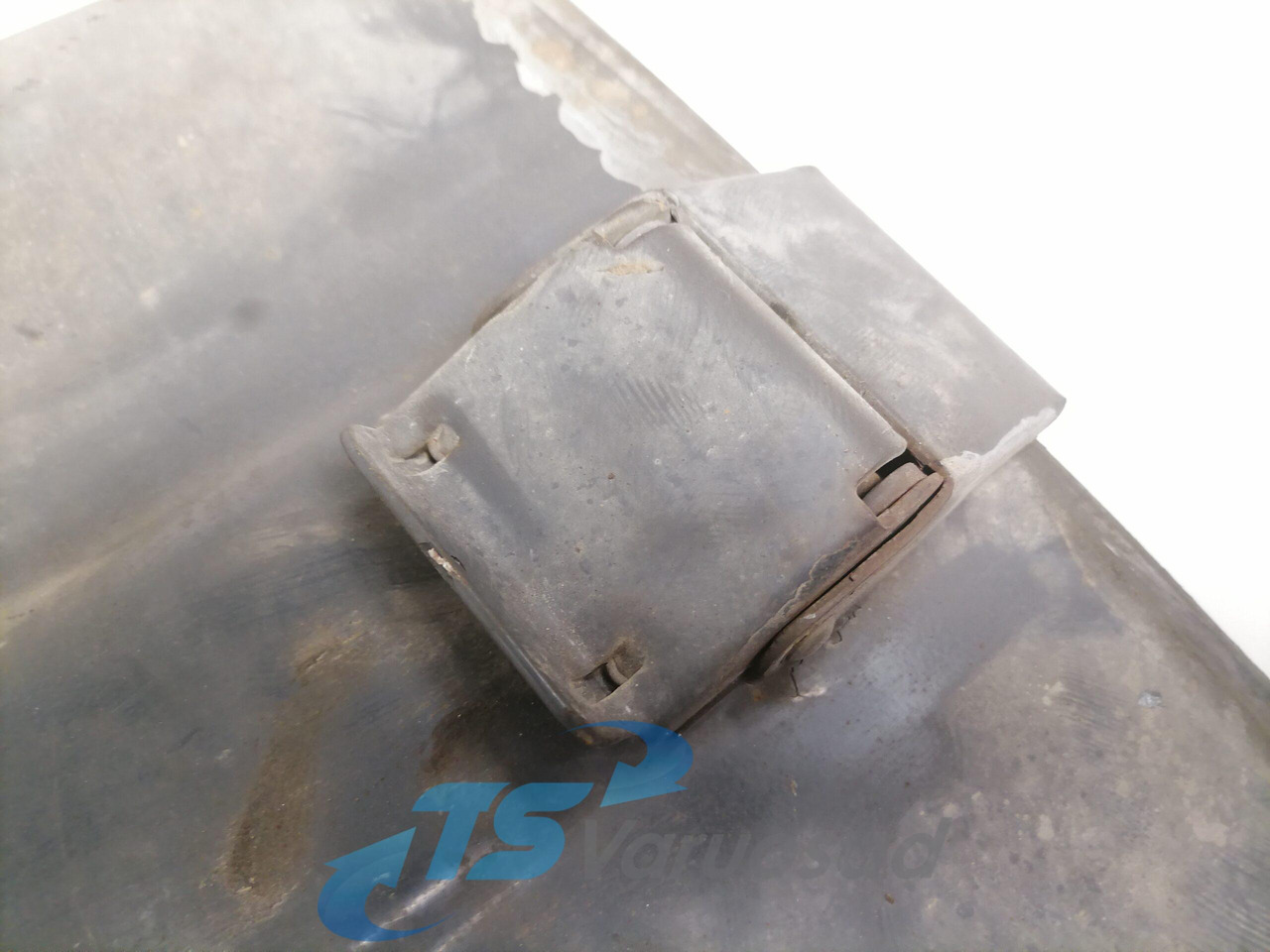 Scania Mudguard bracket 1743493 - חלק אוניברסלי עבור משאית: תמונה 3 Scania Mudguard bracket 1743493 - חלק אוניברסלי עבור משאית: תמונה 3