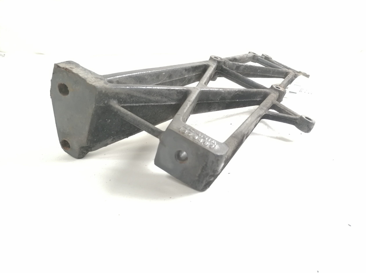 Scania Muffler carrier 1378482 - עמם-פליטה עבור משאית: תמונה 3 Scania Muffler carrier 1378482 - עמם-פליטה עבור משאית: תמונה 3