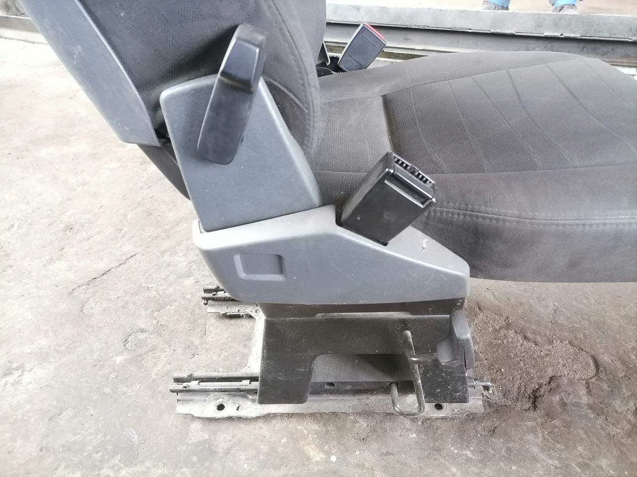Scania Passenger seat 2401822 - מושב עבור משאית: תמונה 5 Scania Passenger seat 2401822 - מושב עבור משאית: תמונה 5