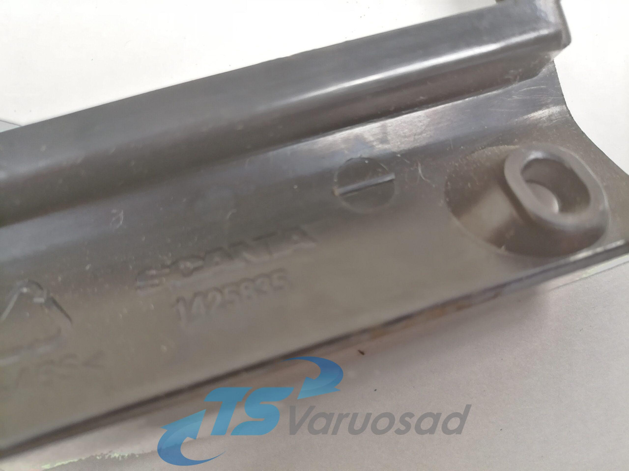 Scania Plastic cover 1425835 - חלק אוניברסלי עבור משאית: תמונה 3 Scania Plastic cover 1425835 - חלק אוניברסלי עבור משאית: תמונה 3