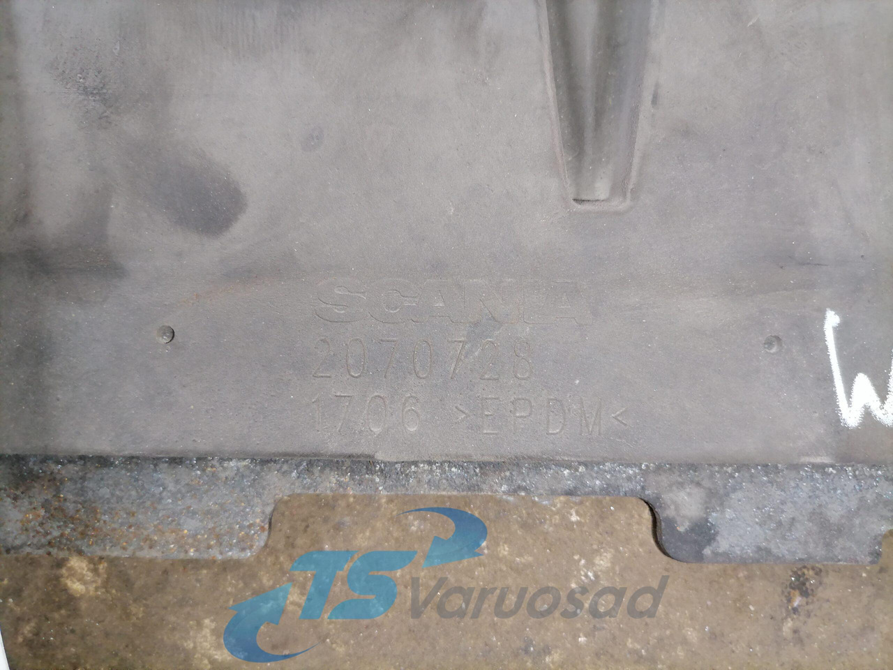 Scania Radiaatori pealne kate 2070728 - חלק אוניברסלי עבור משאית: תמונה 3 Scania Radiaatori pealne kate 2070728 - חלק אוניברסלי עבור משאית: תמונה 3