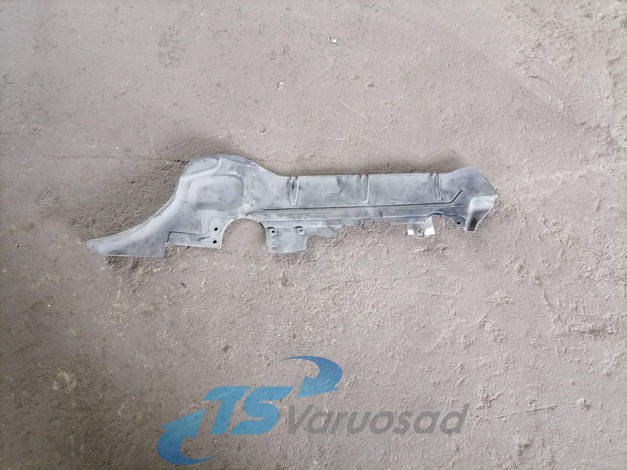 Scania Radiaatori pealne kate 2070728 - חלק אוניברסלי עבור משאית: תמונה 2 Scania Radiaatori pealne kate 2070728 - חלק אוניברסלי עבור משאית: תמונה 2
