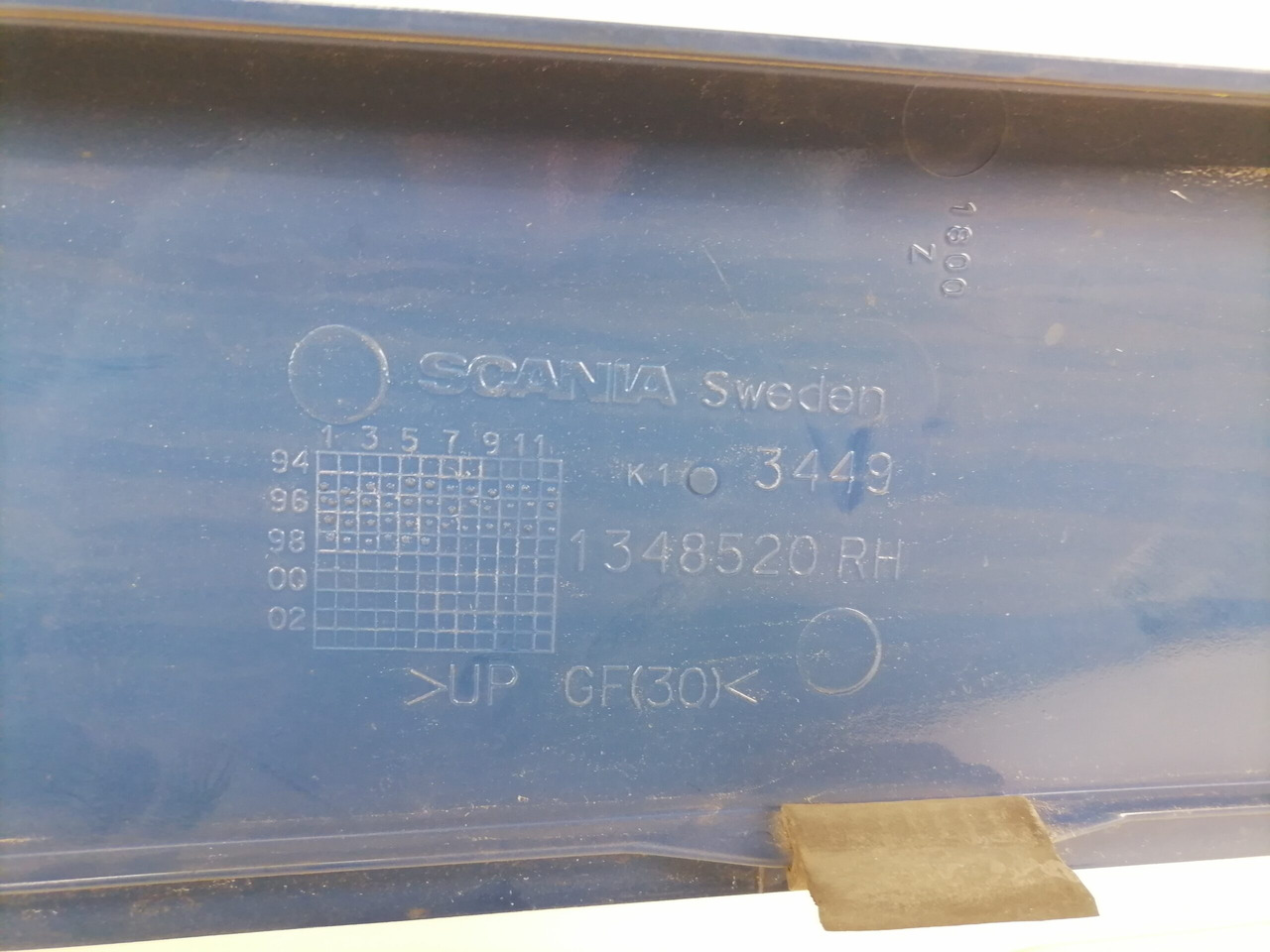 Scania Scania cab wind deflector, right side 1348520 - אווירודינמיקה/ ספוילר עבור משאית: תמונה 2 Scania Scania cab wind deflector, right side 1348520 - אווירודינמיקה/ ספוילר עבור משאית: תמונה 2