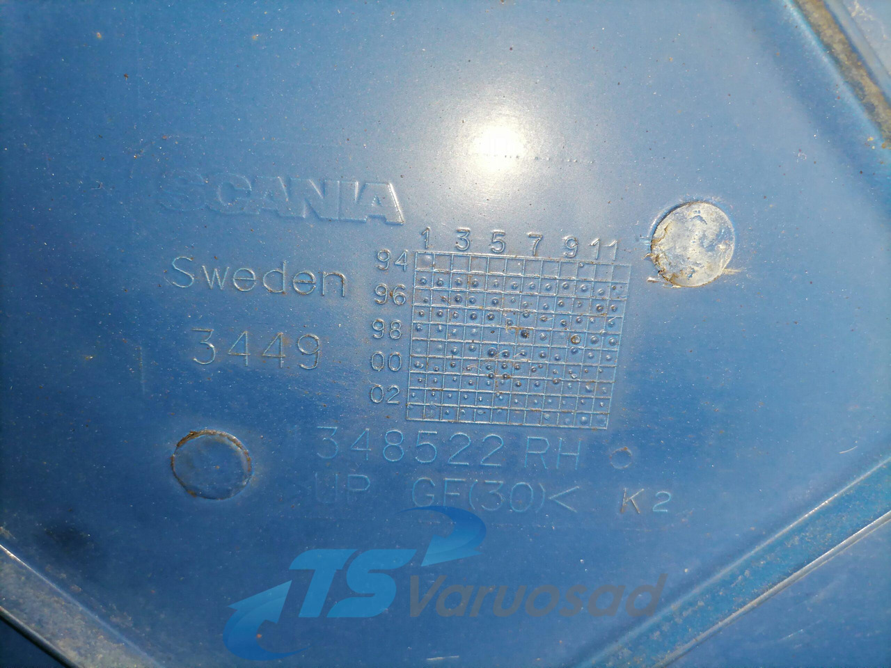 Scania Scania cab wind deflector, right side 1348522 - אווירודינמיקה/ ספוילר עבור משאית: תמונה 5 Scania Scania cab wind deflector, right side 1348522 - אווירודינמיקה/ ספוילר עבור משאית: תמונה 5