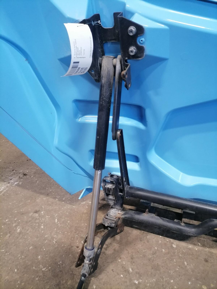 Scania Scania cab wind deflector, roof 2390522 - אווירודינמיקה/ ספוילר עבור משאית: תמונה 4 Scania Scania cab wind deflector, roof 2390522 - אווירודינמיקה/ ספוילר עבור משאית: תמונה 4