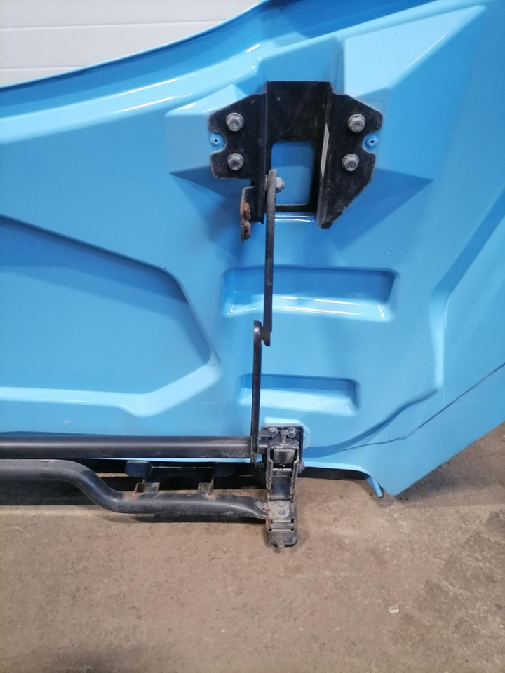 Scania Scania cab wind deflector, roof 2390522 - אווירודינמיקה/ ספוילר עבור משאית: תמונה 5 Scania Scania cab wind deflector, roof 2390522 - אווירודינמיקה/ ספוילר עבור משאית: תמונה 5