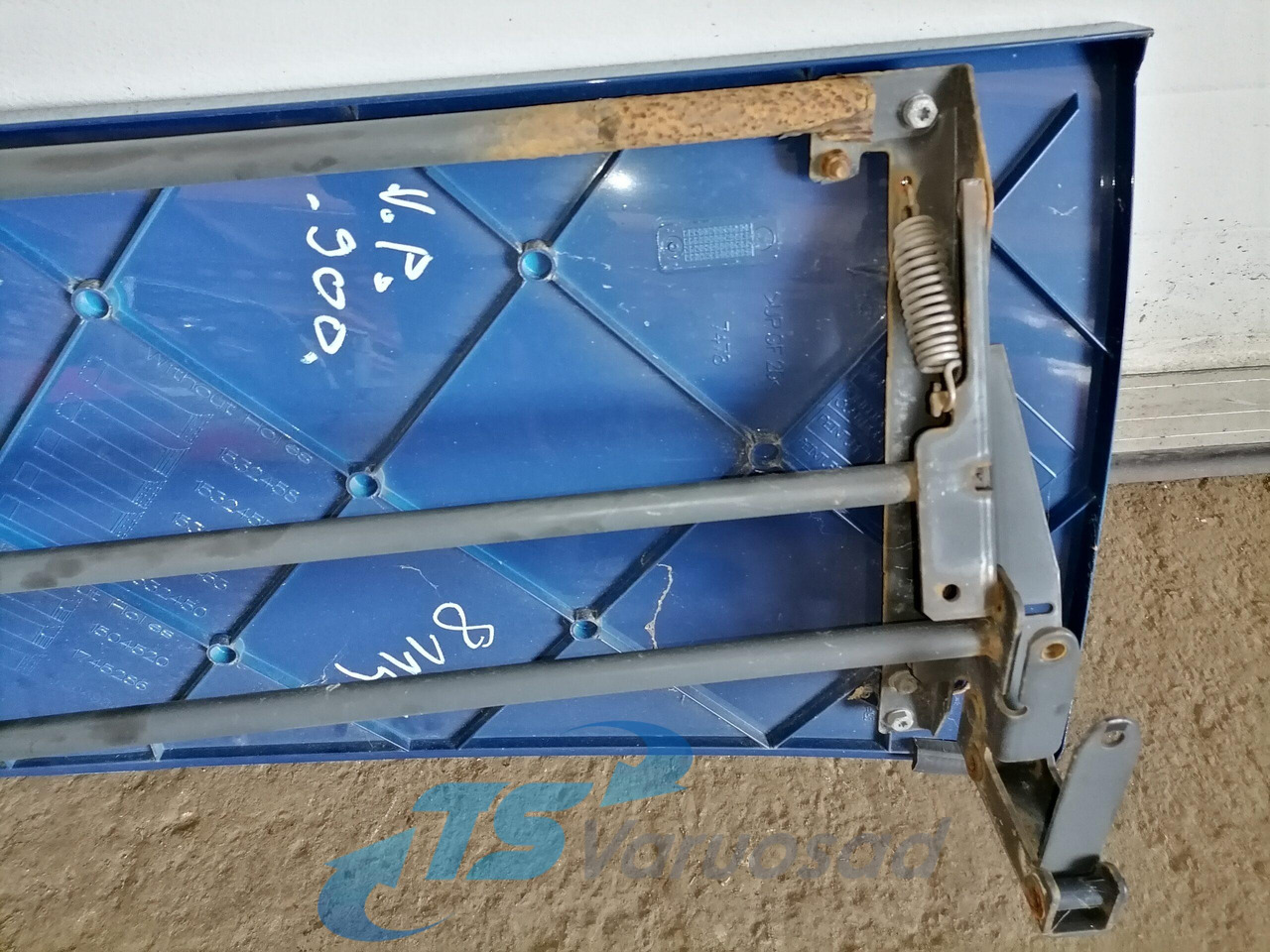 Scania Scania kabiini tuulesuunaja, vasak külg 1532460 - אווירודינמיקה/ ספוילר עבור משאית: תמונה 4 Scania Scania kabiini tuulesuunaja, vasak külg 1532460 - אווירודינמיקה/ ספוילר עבור משאית: תמונה 4