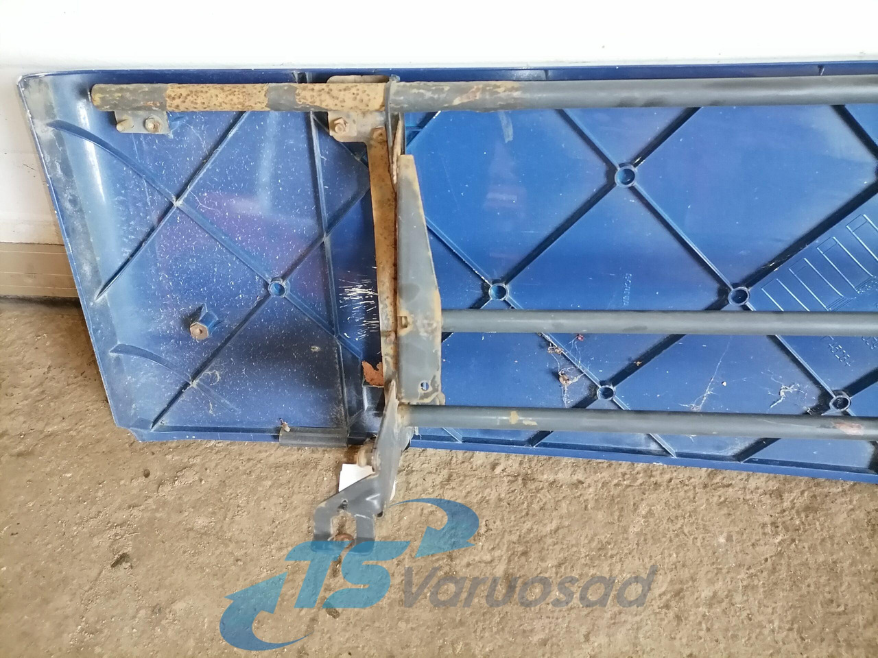 Scania Scania kabiini tuulesuunaja, vasak külg 1532460 - אווירודינמיקה/ ספוילר עבור משאית: תמונה 3 Scania Scania kabiini tuulesuunaja, vasak külg 1532460 - אווירודינמיקה/ ספוילר עבור משאית: תמונה 3