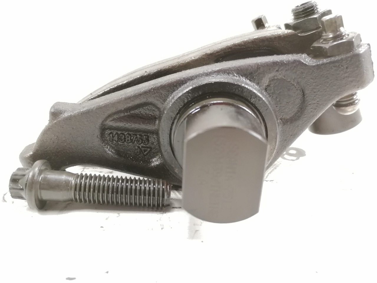 Scania Set of rockers with shaft 1520439 - חלק אוניברסלי עבור משאית: תמונה 4 Scania Set of rockers with shaft 1520439 - חלק אוניברסלי עבור משאית: תמונה 4