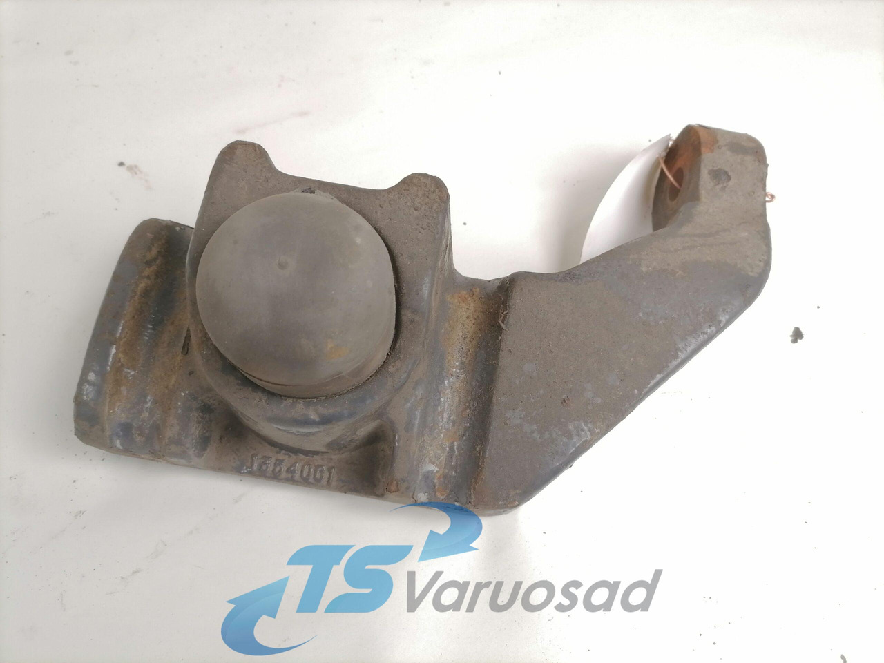 Scania Shock absorber mounting 1354061 - מתלה עבור משאית: תמונה 1 Scania Shock absorber mounting 1354061 - מתלה עבור משאית: תמונה 1