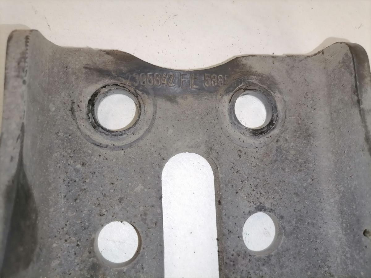 Scania Shock absorber mounting 2395842 - מתלה עבור משאית: תמונה 3 Scania Shock absorber mounting 2395842 - מתלה עבור משאית: תמונה 3