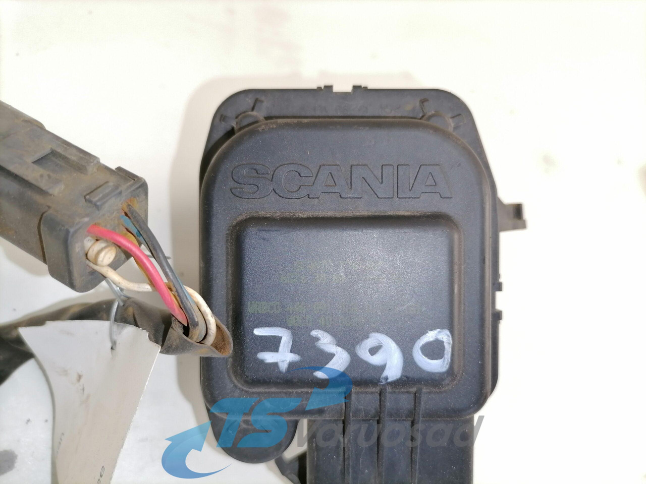 Scania Water valve 1741027 - חימום/ אוורור עבור משאית: תמונה 4 Scania Water valve 1741027 - חימום/ אוורור עבור משאית: תמונה 4