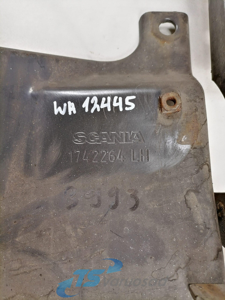 Scania lower grille carrier hinge 1742264 - גריל עבור משאית: תמונה 2 Scania lower grille carrier hinge 1742264 - גריל עבור משאית: תמונה 2