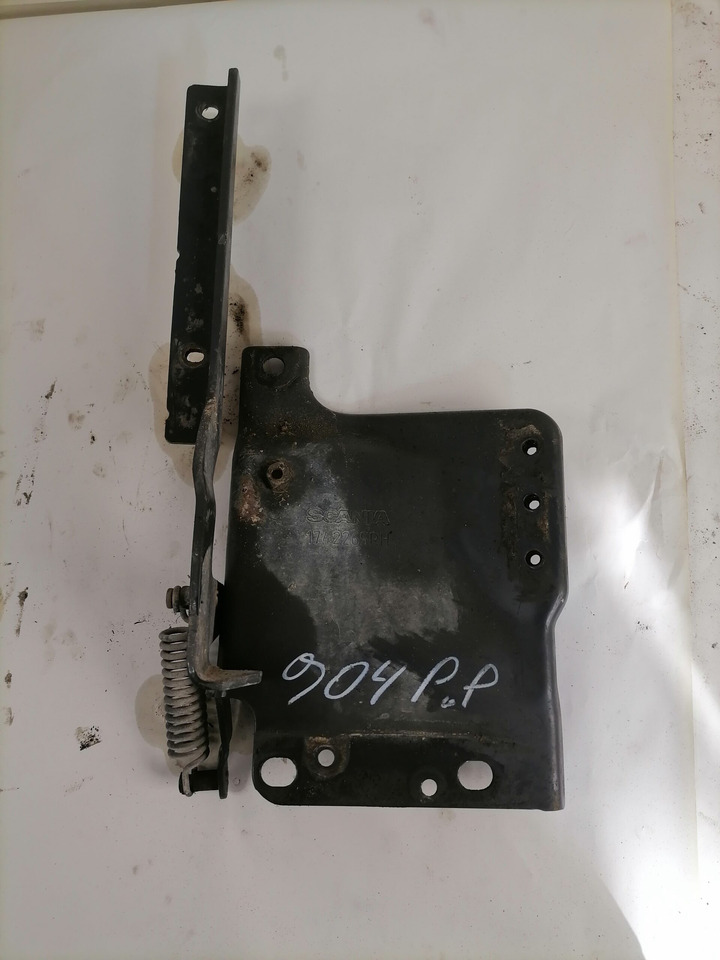 Scania lower grille carrier hinge 1742265 - גריל עבור משאית: תמונה 2 Scania lower grille carrier hinge 1742265 - גריל עבור משאית: תמונה 2