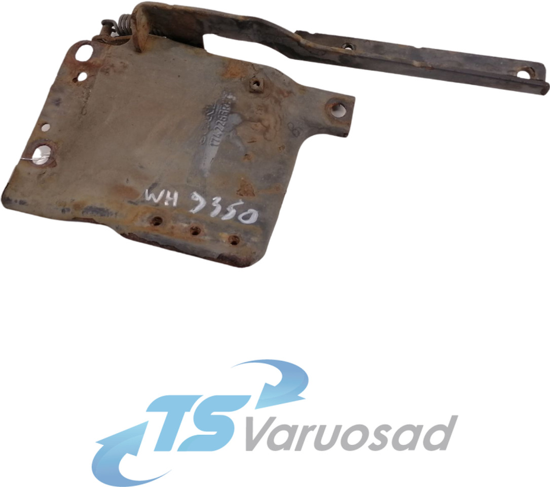 Scania lower grille carrier hinge 1742265 - גריל עבור משאית: תמונה 1 Scania lower grille carrier hinge 1742265 - גריל עבור משאית: תמונה 1