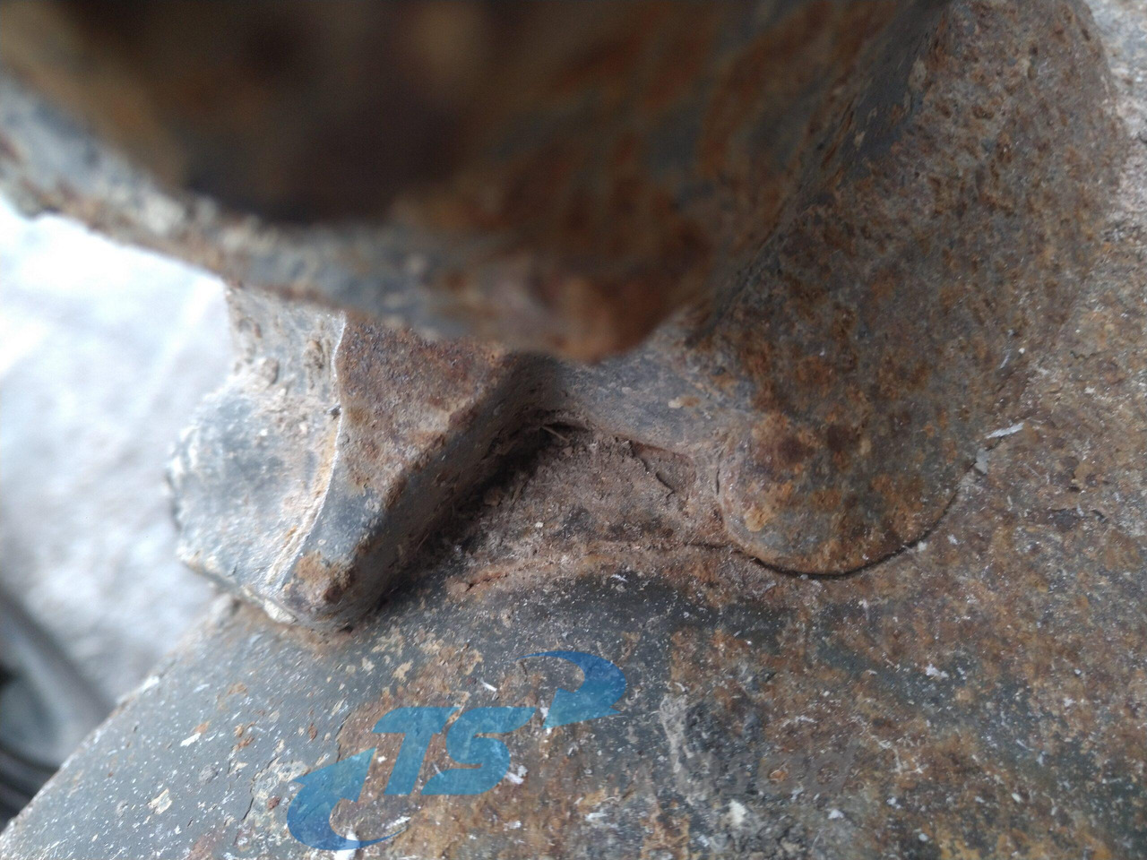 Schmitz Axel housing 945960374900 - סרן וחלקים עבור משאית: תמונה 5 Schmitz Axel housing 945960374900 - סרן וחלקים עבור משאית: תמונה 5