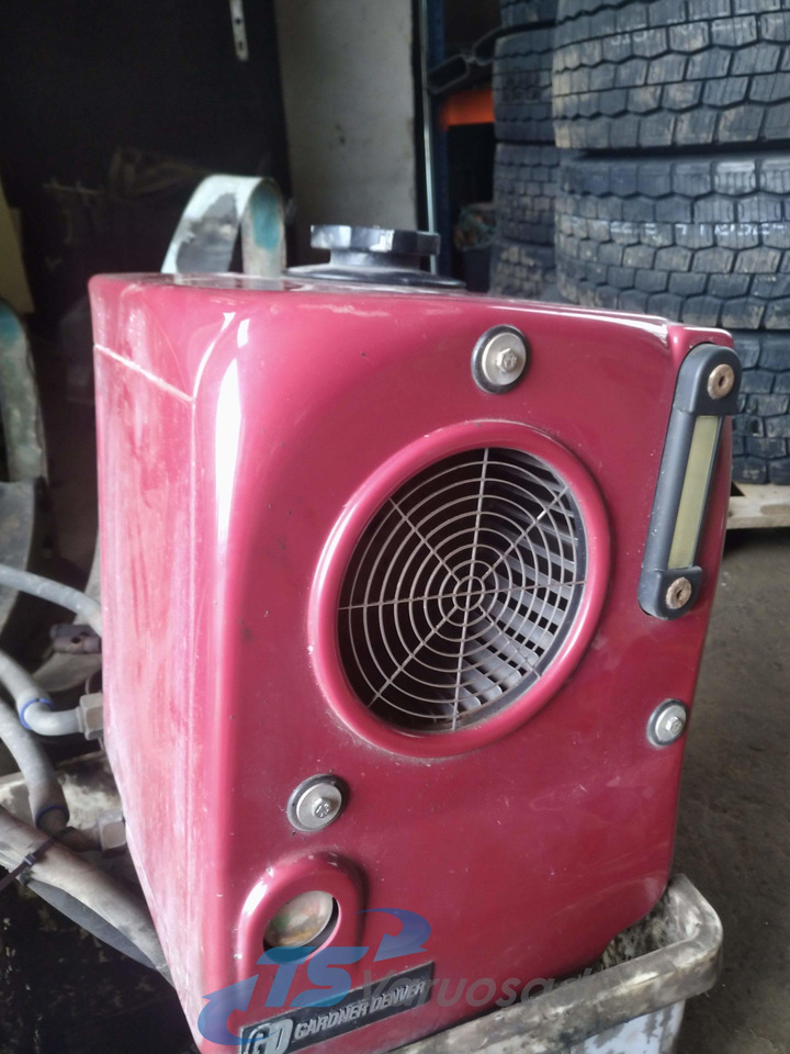 Universaalne Hydrulic oil cooler 8013015000-2 - מכל הידרולי עבור משאית: תמונה 1 Universaalne Hydrulic oil cooler 8013015000-2 - מכל הידרולי עבור משאית: תמונה 1