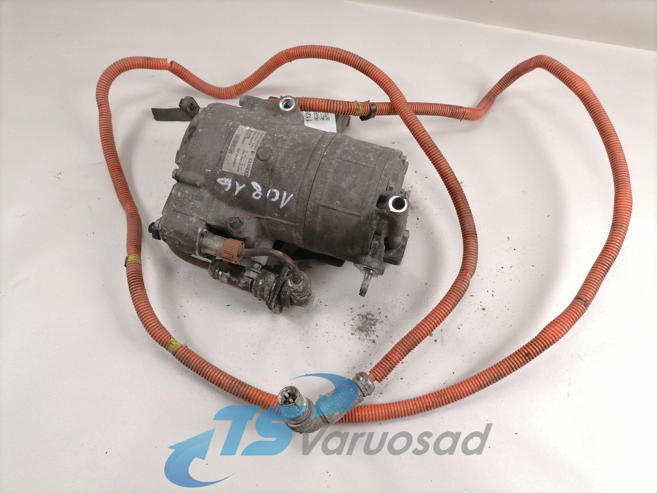 Volvo A/C compressor 84176798 - חימום/ אוורור עבור משאית: תמונה 2 Volvo A/C compressor 84176798 - חימום/ אוורור עבור משאית: תמונה 2
