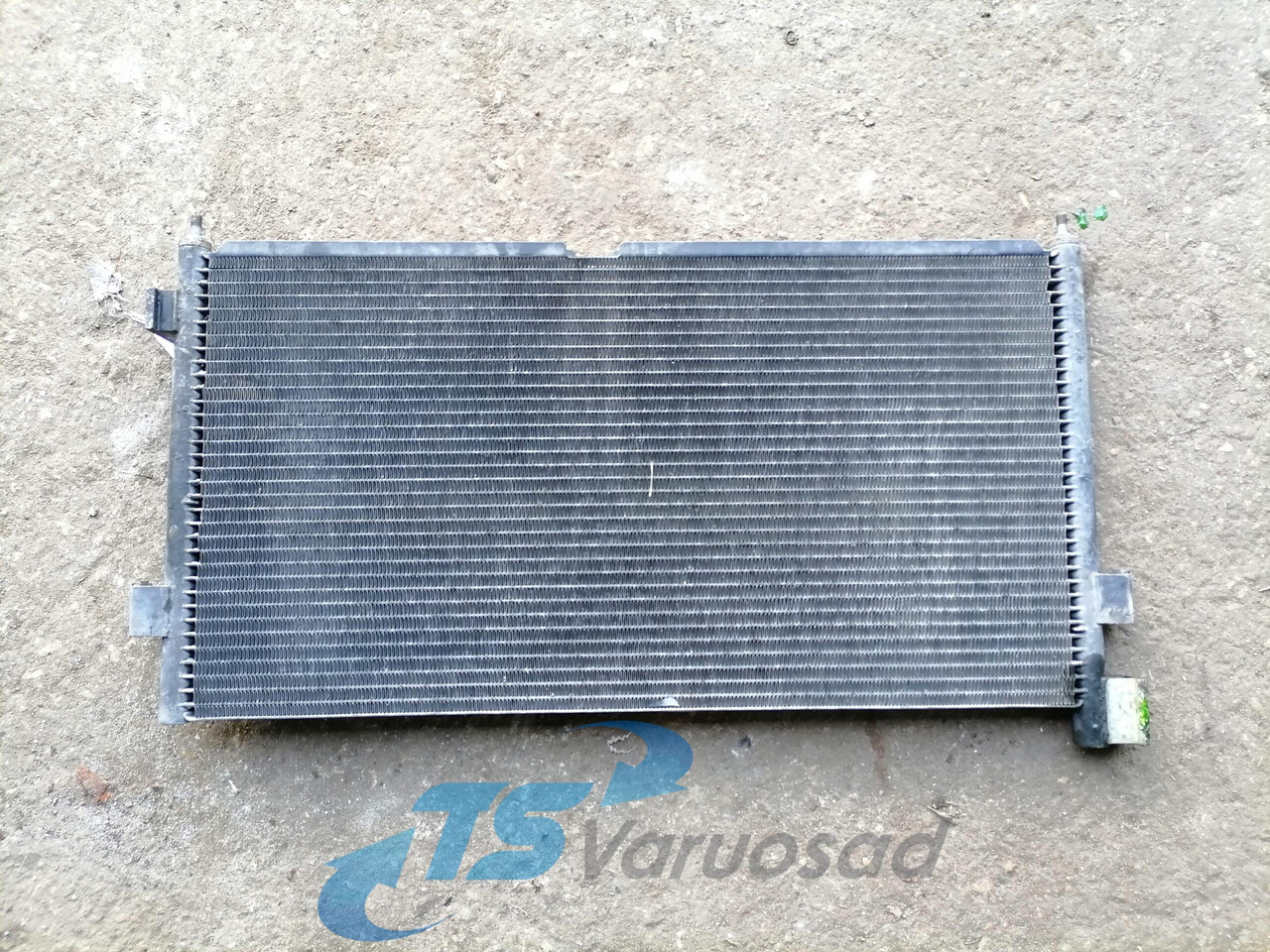 Volvo A/C radiator 21086304 - חימום/ אוורור עבור משאית: תמונה 1 Volvo A/C radiator 21086304 - חימום/ אוורור עבור משאית: תמונה 1