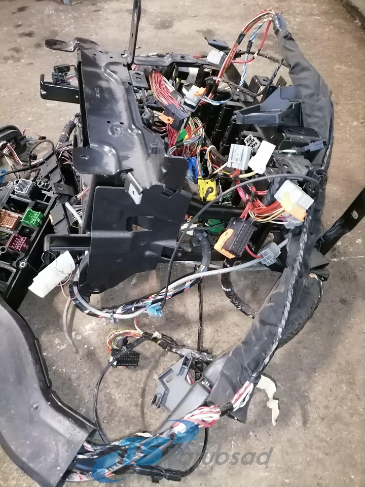 Volvo Armatuuri juhtmestik 22294533 - חלק אוניברסלי עבור משאית: תמונה 4 Volvo Armatuuri juhtmestik 22294533 - חלק אוניברסלי עבור משאית: תמונה 4