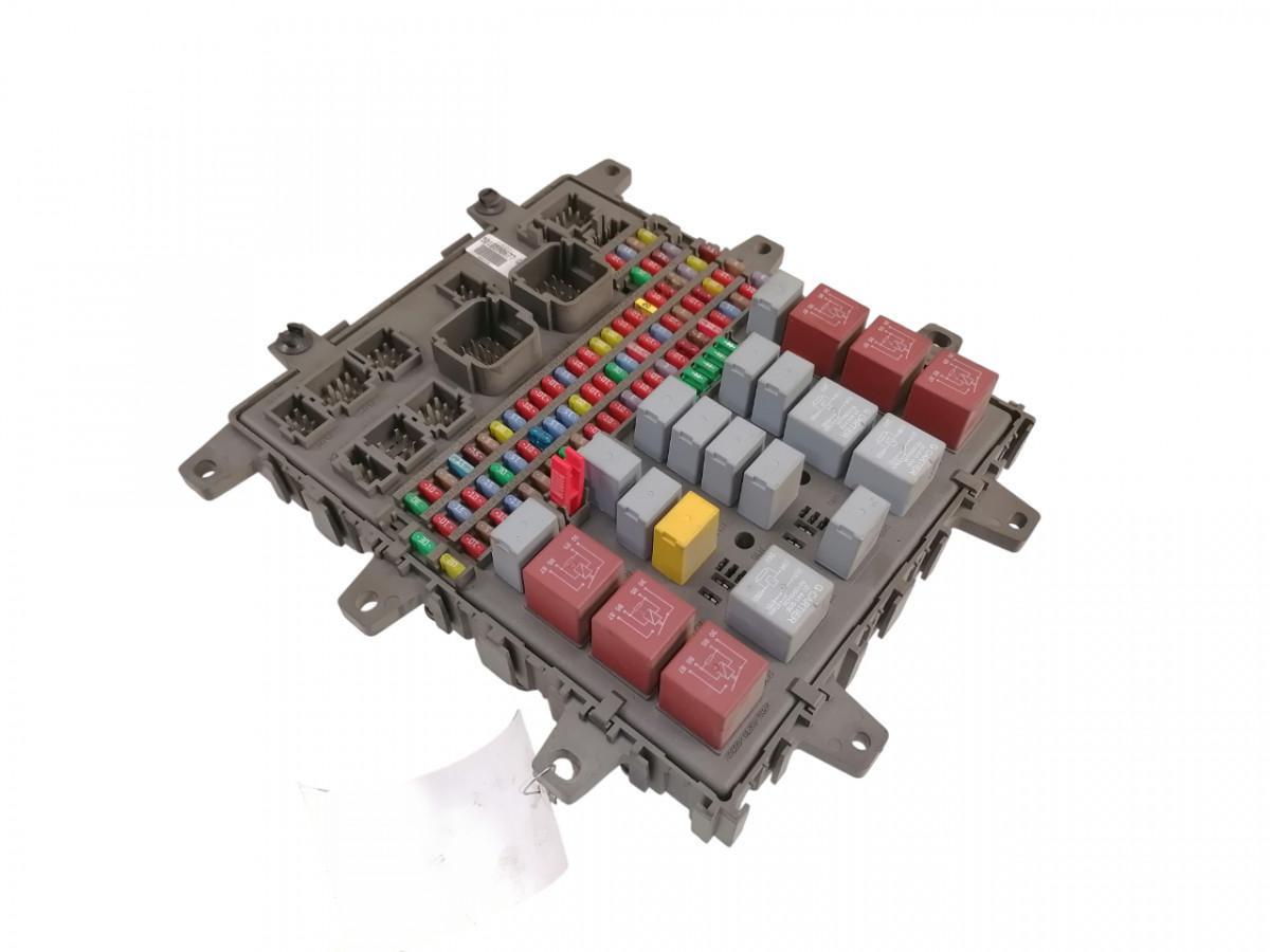Volvo Central electric unit 5010590677 - נתיך עבור משאית: תמונה 1 Volvo Central electric unit 5010590677 - נתיך עבור משאית: תמונה 1