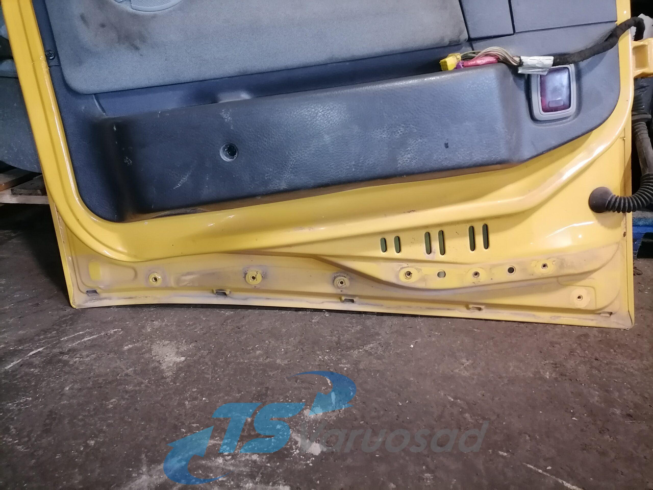 Volvo Door 20360542 - דלת וחלקים עבור משאית: תמונה 4 Volvo Door 20360542 - דלת וחלקים עבור משאית: תמונה 4
