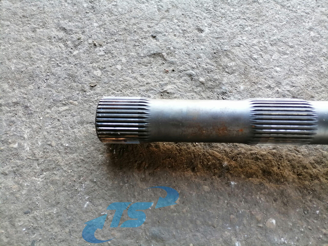 Volvo Drive shaft 3152147 - גל הנעה עבור משאית: תמונה 2 Volvo Drive shaft 3152147 - גל הנעה עבור משאית: תמונה 2
