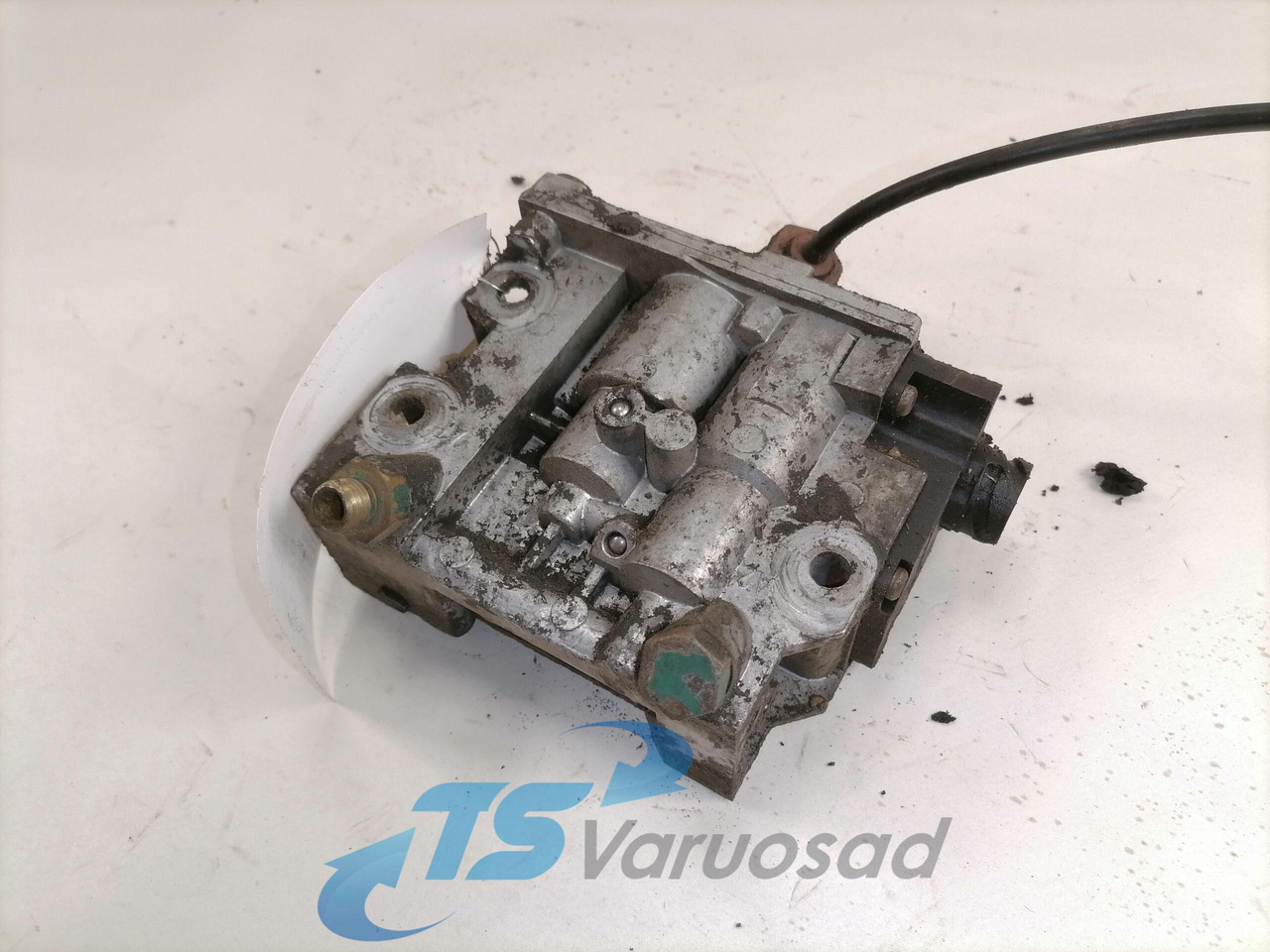 Volvo Engine control switch 2041199 - מערכת פליטה עבור משאית: תמונה 3 Volvo Engine control switch 2041199 - מערכת פליטה עבור משאית: תמונה 3
