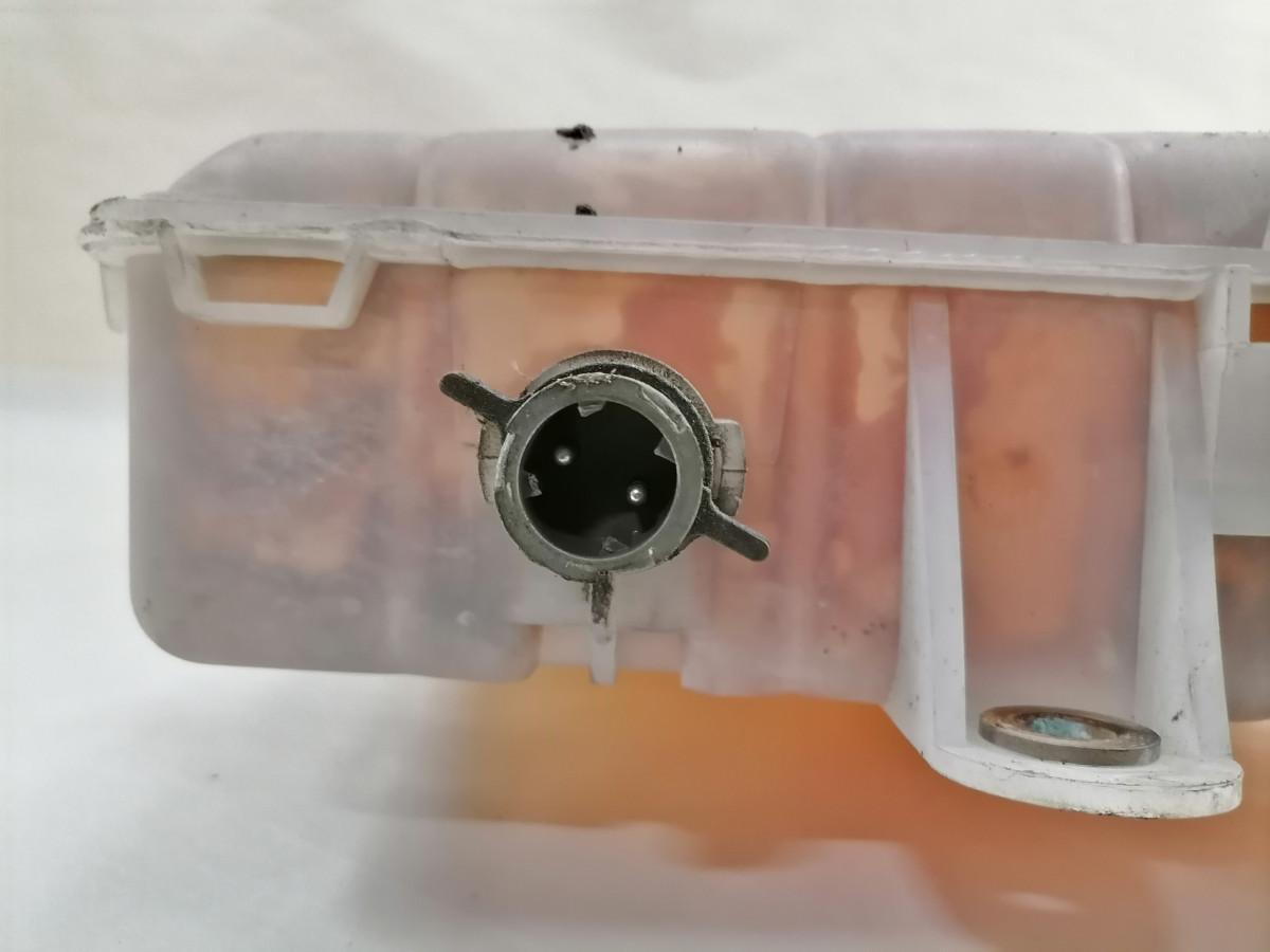Volvo Expansion tank 996021 - חלק אוניברסלי עבור משאית: תמונה 5 Volvo Expansion tank 996021 - חלק אוניברסלי עבור משאית: תמונה 5