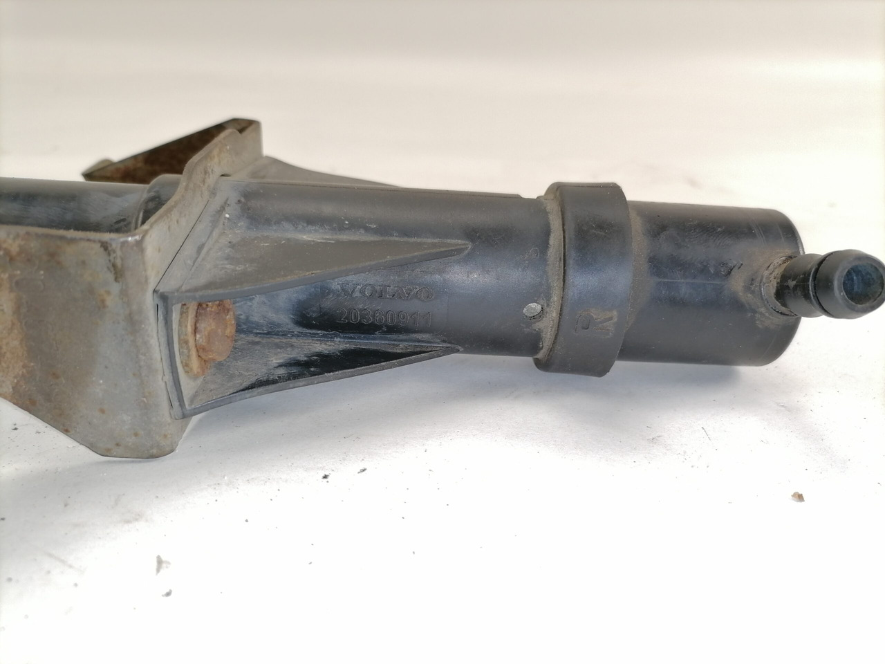 Volvo Headlight washer system 20360911 - אורות/ תאורה עבור משאית: תמונה 3 Volvo Headlight washer system 20360911 - אורות/ תאורה עבור משאית: תמונה 3