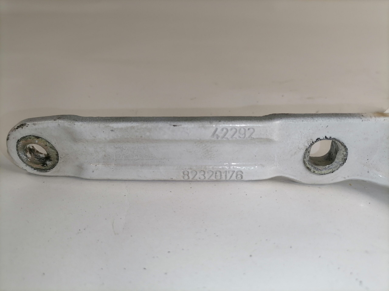 Volvo Iluvõre kandurhing 82320177 - גריל עבור משאית: תמונה 4 Volvo Iluvõre kandurhing 82320177 - גריל עבור משאית: תמונה 4