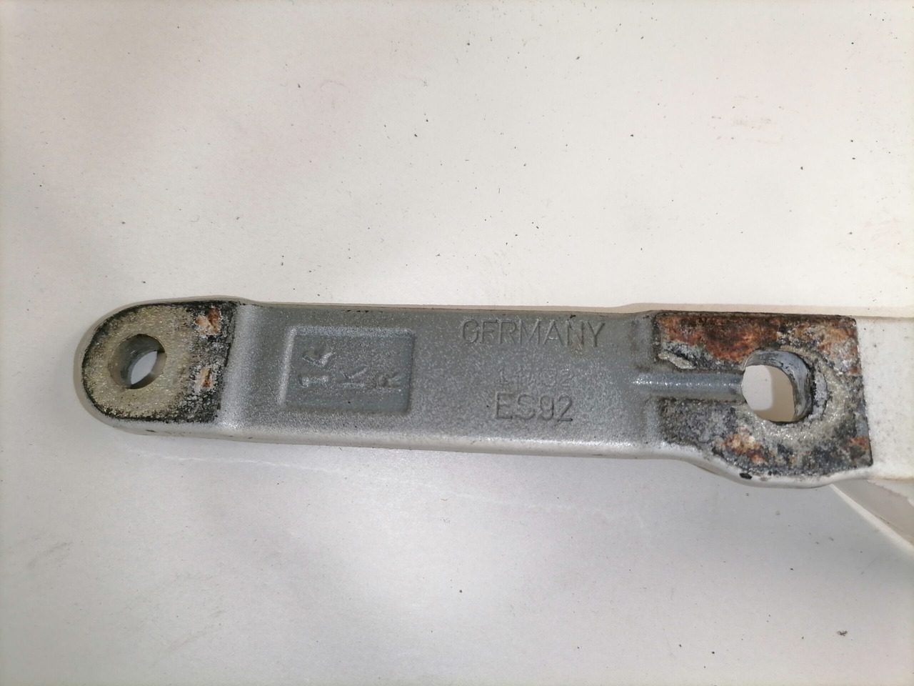 Volvo Iluvõre kandurhing 82320177 - גריל עבור משאית: תמונה 3 Volvo Iluvõre kandurhing 82320177 - גריל עבור משאית: תמונה 3