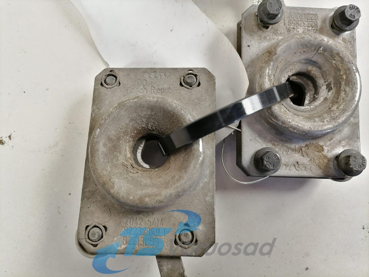 Volvo Iluvõre lukk 20425414 - גריל עבור משאית: תמונה 3 Volvo Iluvõre lukk 20425414 - גריל עבור משאית: תמונה 3