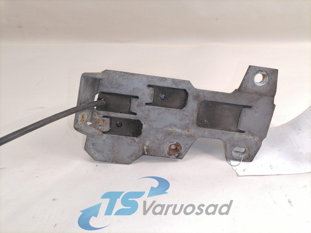 Volvo Iluvõre lukk 82208559 - גריל עבור משאית: תמונה 2 Volvo Iluvõre lukk 82208559 - גריל עבור משאית: תמונה 2