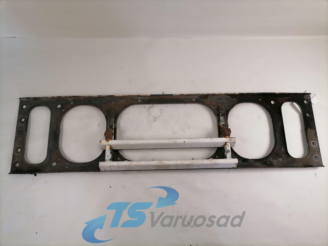 Volvo Iluvõre raam 1629421 - גריל עבור משאית: תמונה 2 Volvo Iluvõre raam 1629421 - גריל עבור משאית: תמונה 2