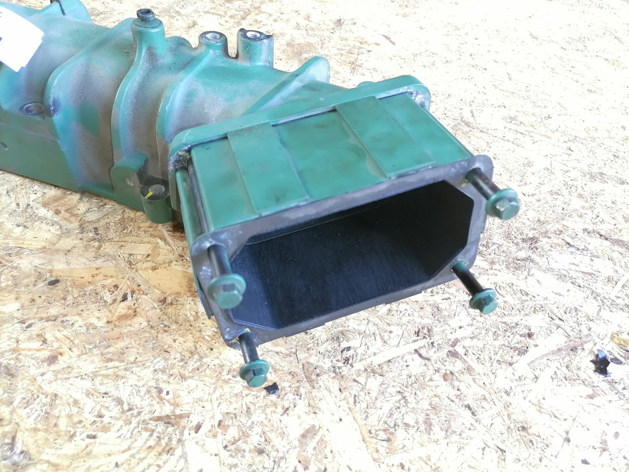 Volvo Intake mainfold 21839410 - יריעת כניסה עבור משאית: תמונה 3 Volvo Intake mainfold 21839410 - יריעת כניסה עבור משאית: תמונה 3