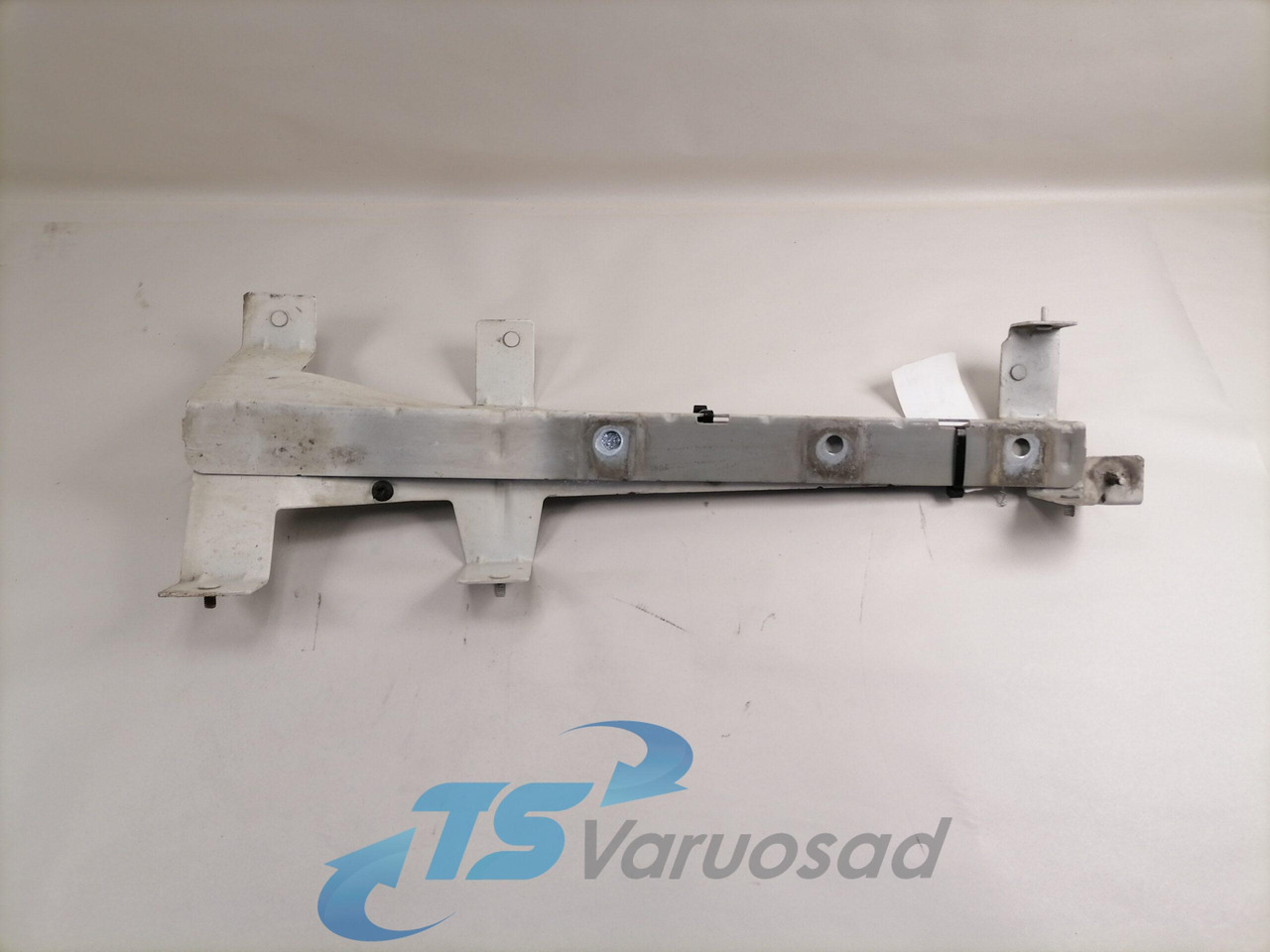 Volvo Kabiini nurgapleki kandur 20731735 - חלק אוניברסלי עבור משאית: תמונה 1 Volvo Kabiini nurgapleki kandur 20731735 - חלק אוניברסלי עבור משאית: תמונה 1