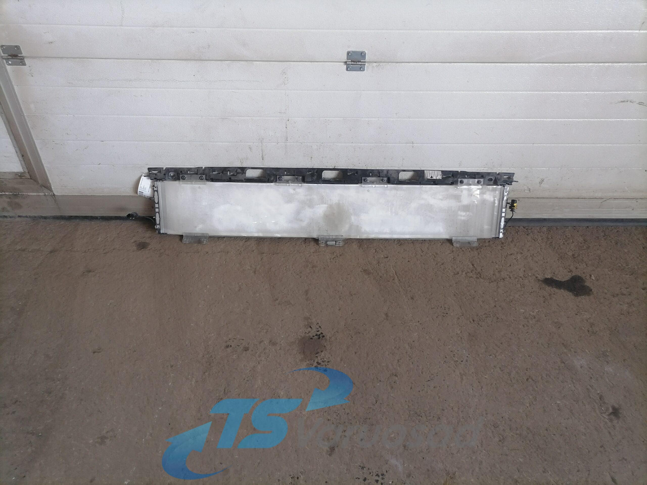 Volvo Kabiini reklaamvalgusti 82098413 - אורות/ תאורה עבור משאית: תמונה 1 Volvo Kabiini reklaamvalgusti 82098413 - אורות/ תאורה עבור משאית: תמונה 1