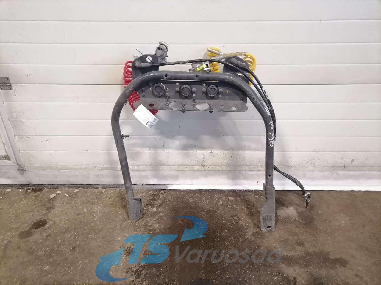 Volvo Kabiini tagune haagise pistikute kinnitusraam 21790555 - מסגרת/ שלדה עבור משאית: תמונה 2 Volvo Kabiini tagune haagise pistikute kinnitusraam 21790555 - מסגרת/ שלדה עבור משאית: תמונה 2