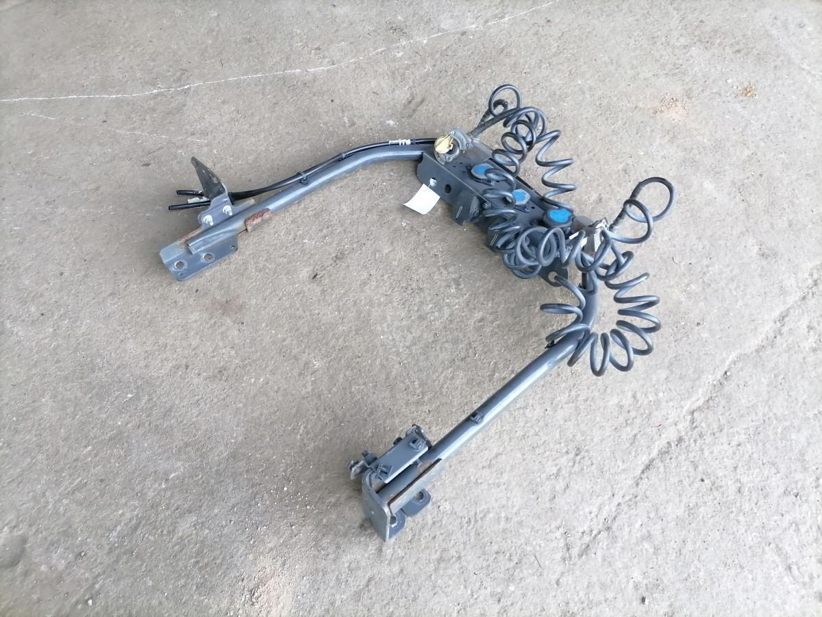 Volvo Kabiini tagune haagise pistikute kinnitusraam 21790555 - מסגרת/ שלדה עבור משאית: תמונה 2 Volvo Kabiini tagune haagise pistikute kinnitusraam 21790555 - מסגרת/ שלדה עבור משאית: תמונה 2
