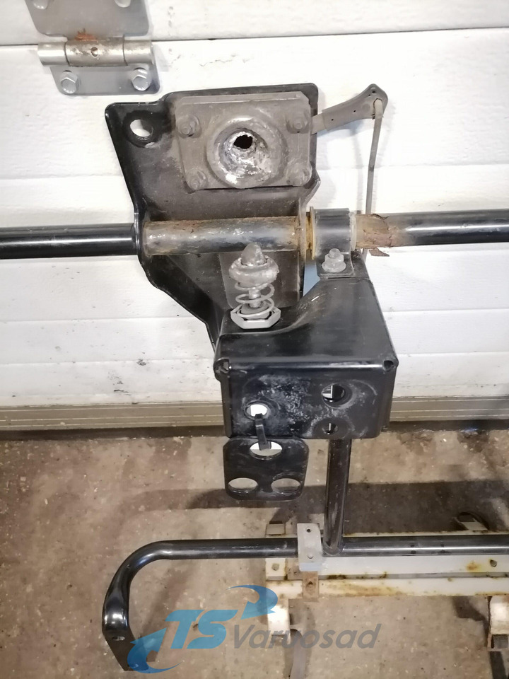 Volvo Kabiini tuulesuunaja kandur 82211420 - חלק אוניברסלי עבור משאית: תמונה 5 Volvo Kabiini tuulesuunaja kandur 82211420 - חלק אוניברסלי עבור משאית: תמונה 5