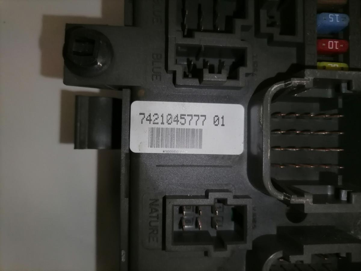 Volvo Kaitsmepaneel 7421045777 - נתיך עבור משאית: תמונה 5 Volvo Kaitsmepaneel 7421045777 - נתיך עבור משאית: תמונה 5