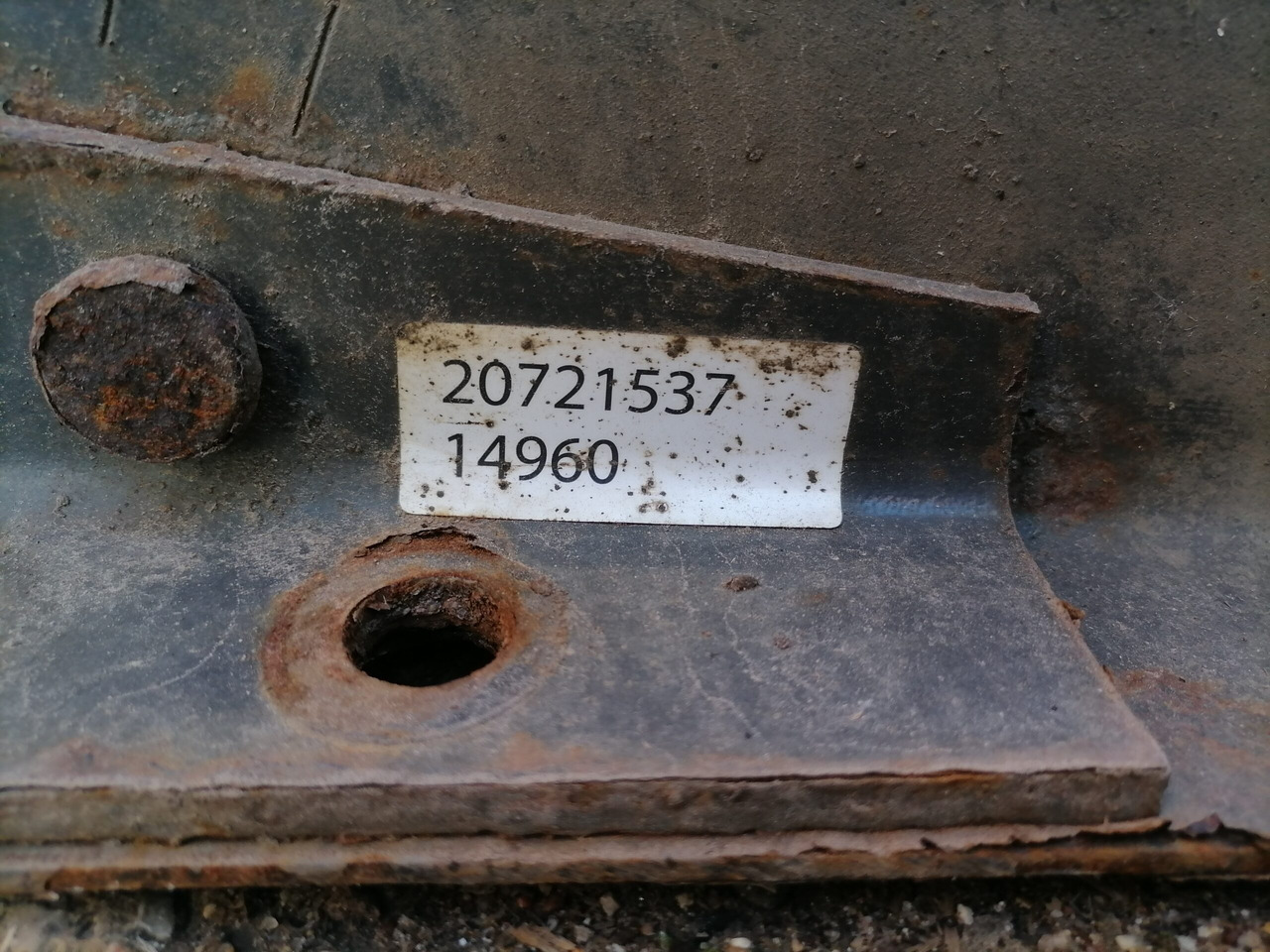 Volvo Kütusepaagi kandur, Volvo 20721537 - מכל דלק עבור משאית: תמונה 2 Volvo Kütusepaagi kandur, Volvo 20721537 - מכל דלק עבור משאית: תמונה 2